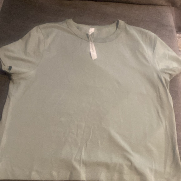NWOT lululemon tee size 6 - Picture 3 of 7
